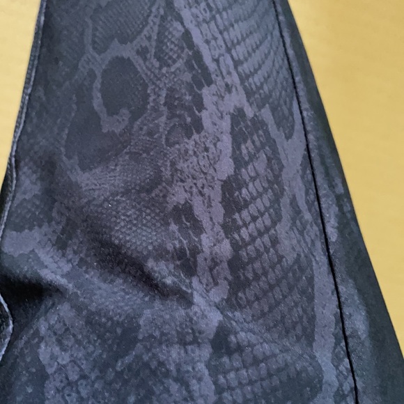 Cambio Animal Print Jogger With Front Seams 34 - Picture 6 of 9